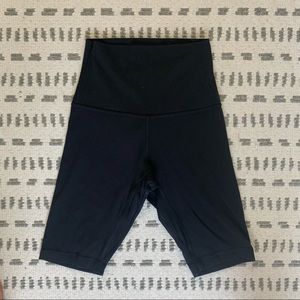 Lululemon high rise training shorts in black
